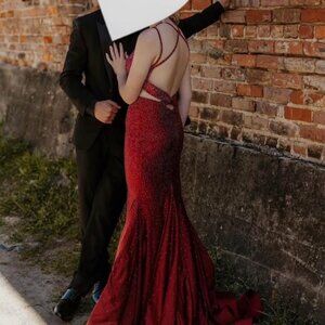 Ellie Wilde, Size 4, Red Prom Dress
